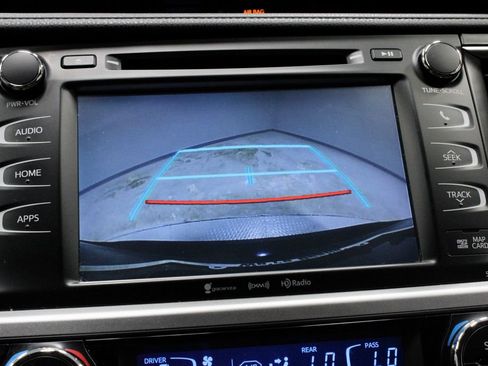 Used 2018 Toyota Highlander SE AWD/4WD image 2