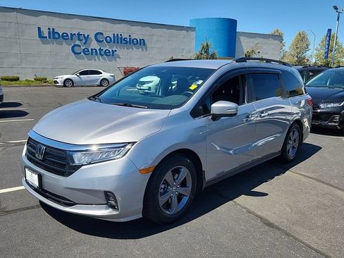 Used 2023 Honda Odyssey EX image 3
