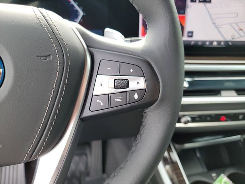 Certified 2025 BMW X5 xDrive50e w/ Premium Package image 27