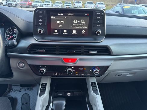 Used 2021 Kia Telluride S image 3