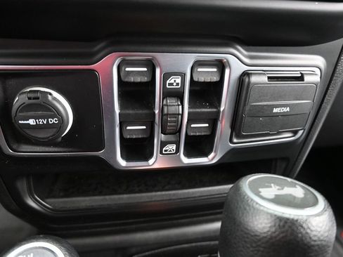Used 2020 Jeep Wrangler Unlimited Sport S AWD/4WD image 32