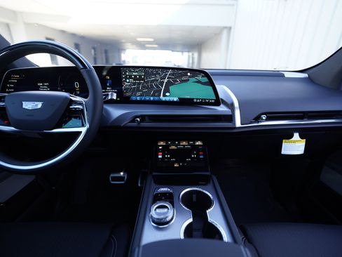 Used 2026 Cadillac Vistiq Sport image 9