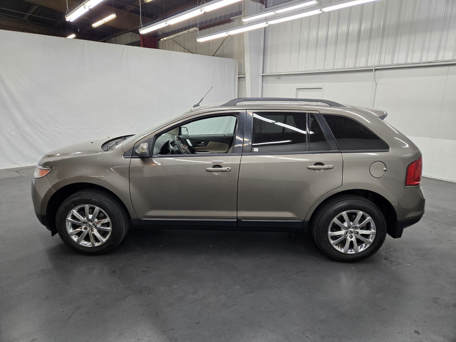 Used 2014 Ford Edge SEL w/ Equipment Group 204A FWD image 2