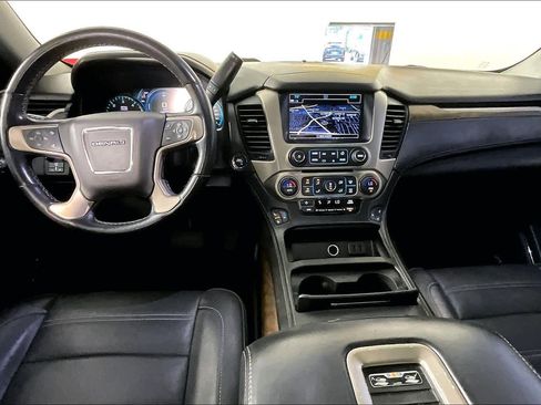 Used 2020 GMC Yukon Denali w/ Denali Premium Package image 14