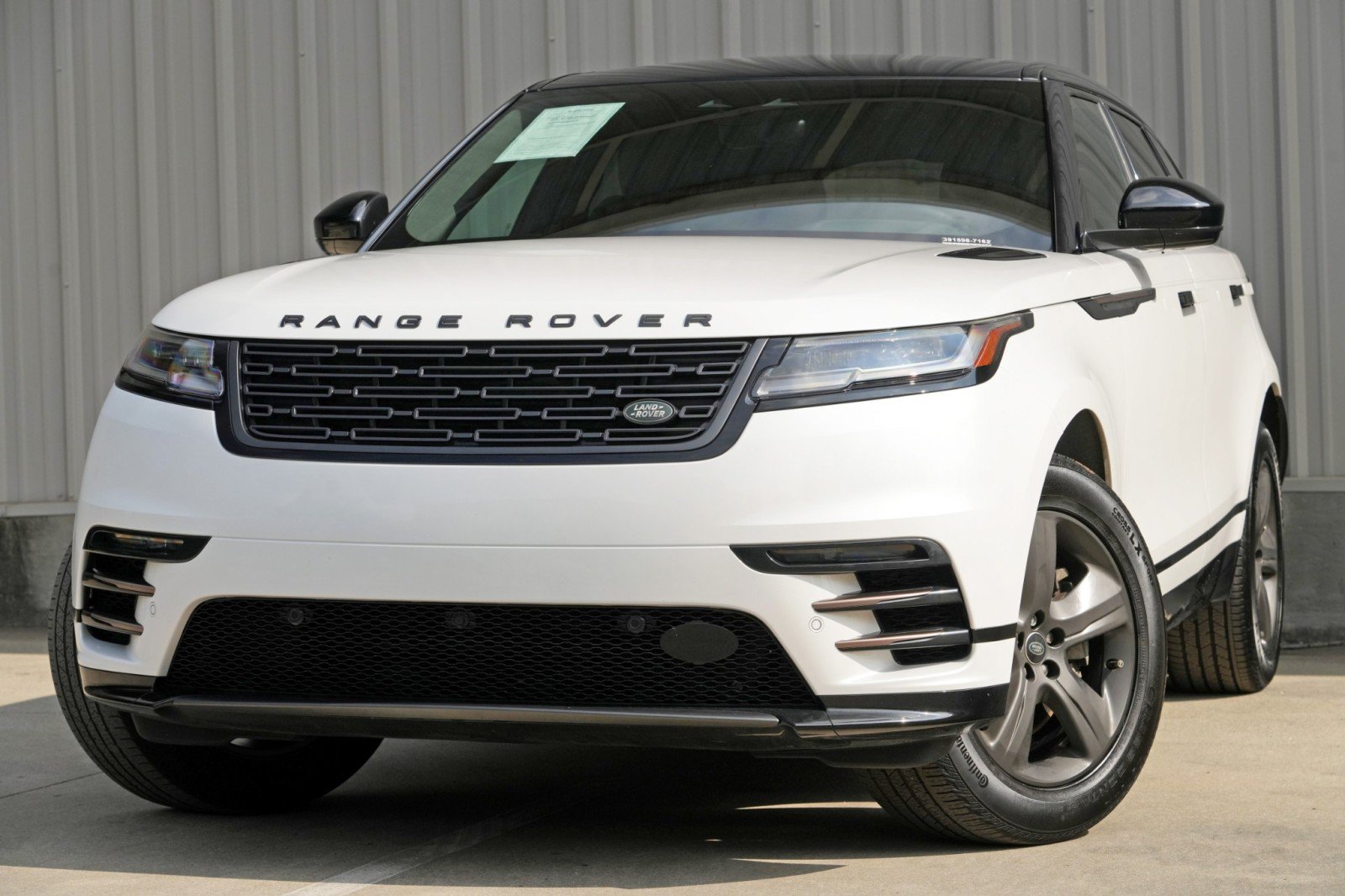 Used 2024 Land Rover Range Rover Velar Dynamic SE AWD/4WD image 3