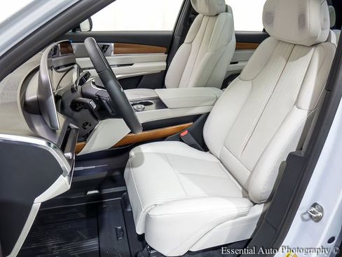 New 2026 Cadillac Vistiq Luxury w/ LPO, Floor Liner Package image 8