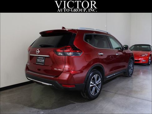 Used 2018 Nissan Rogue SL w/ Premium Package image 11
