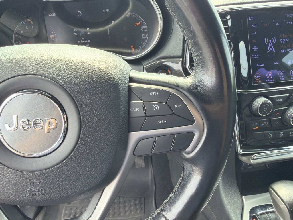 Used 2020 Jeep Grand Cherokee Overland AWD/4WD image 27