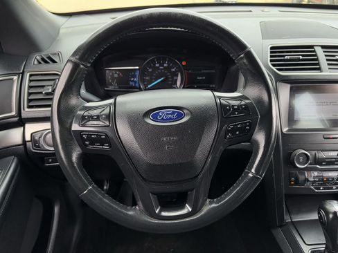 Used 2019 Ford Explorer XLT w/ Equipment Group 201A image 14