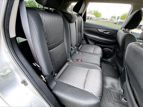 Used 2018 Nissan Rogue SV AWD/4WD image 19