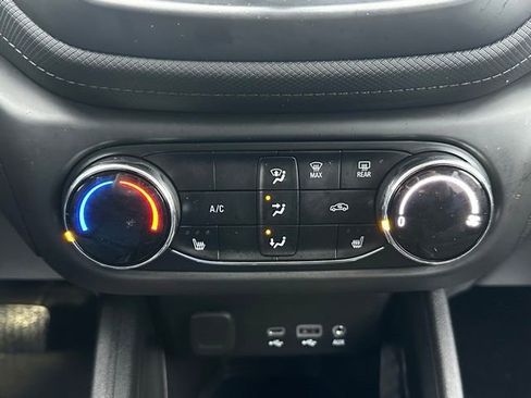 Used 2022 Chevrolet TrailBlazer LT FWD image 32
