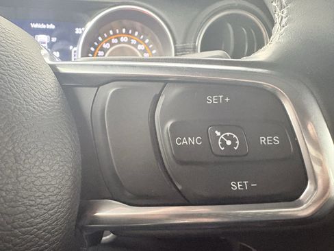 Used 2018 Jeep Wrangler Unlimited Sahara image 16