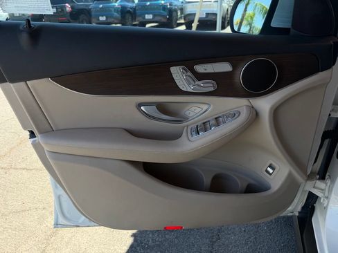 Used 2022 Mercedes-Benz GLC 300 image 18