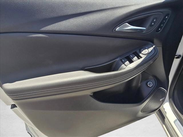 Used 2025 Buick Encore GX Avenir w/ Avenir Technology Package FWD image 9