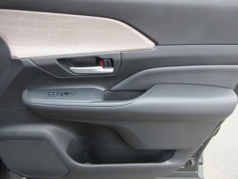 Used 2024 Toyota Grand Highlander Platinum image 29