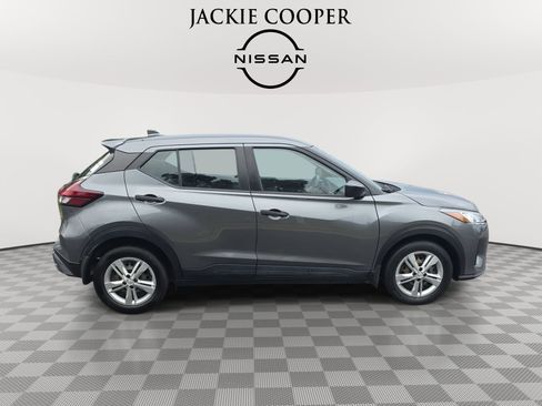Used 2023 Nissan Kicks S FWD image 4