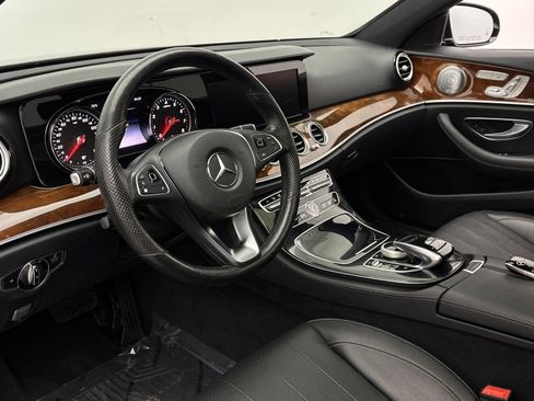 Used 2018 Mercedes-Benz E 400 4MATIC Sedan w/ Premium 1 Package image 11