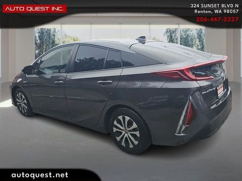 Used 2021 Toyota Prius Prime XLE image 7