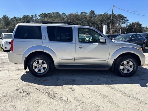 Used 2007 Nissan Pathfinder SE image 3