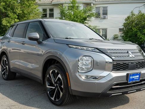 Used 2023 Mitsubishi Outlander SE AWD/4WD image 4