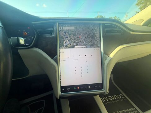 Used 2018 Tesla Model X 75D AWD/4WD image 18