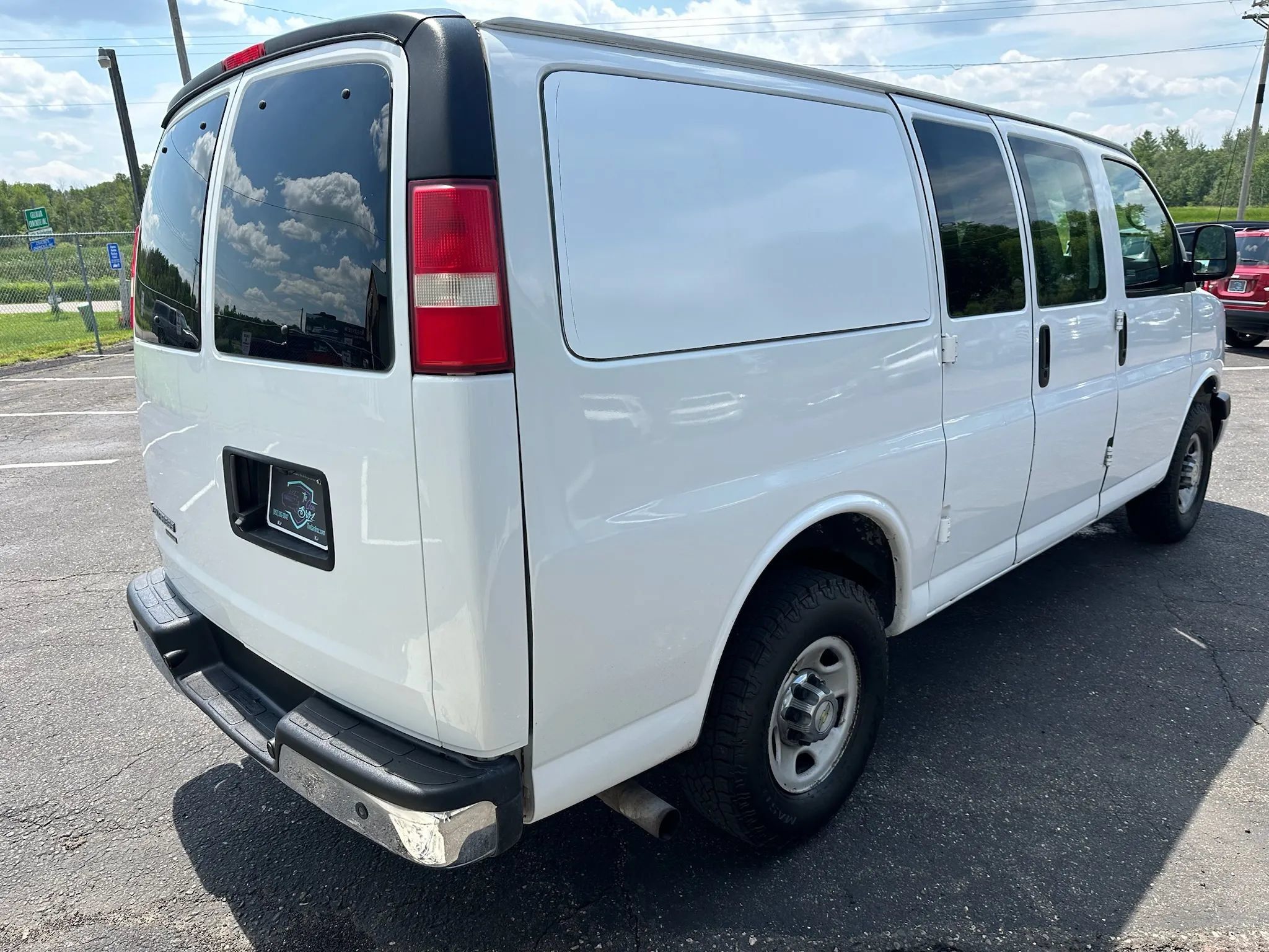 Used 2015 Chevrolet Express 2500 LT w/ LT Preferred Equipment Group RWD image 7