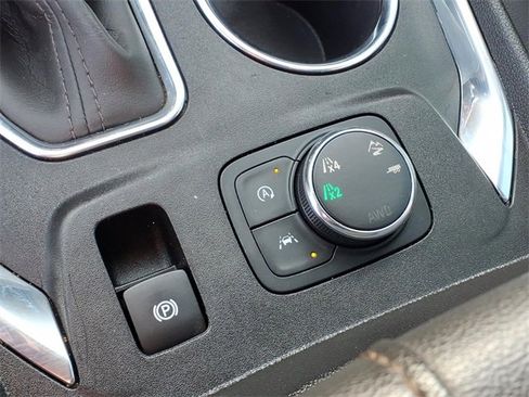 Used 2023 Chevrolet Traverse High Country image 11