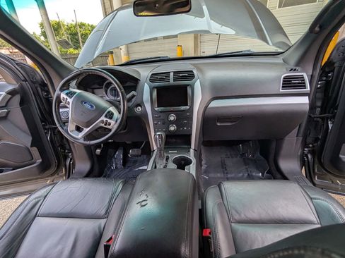 Used 2015 Ford Explorer XLT w/ Equipment Group 202A image 16