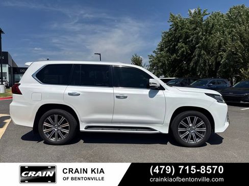 Used 2016 Lexus LX 570 4WD w/ Luxury Package image 2