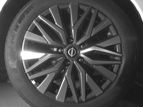Used 2025 Nissan Altima 2.5 SV FWD image 15