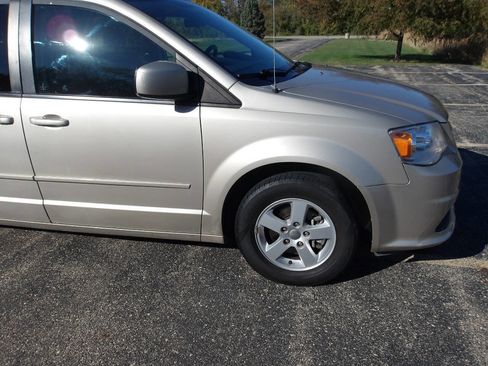 Used 2012 Dodge Grand Caravan SXT image 29