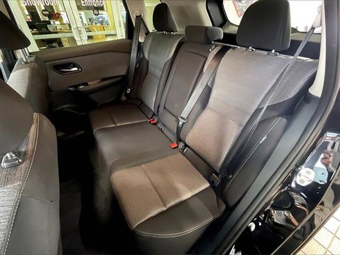 Used 2023 Nissan Rogue SV image 15