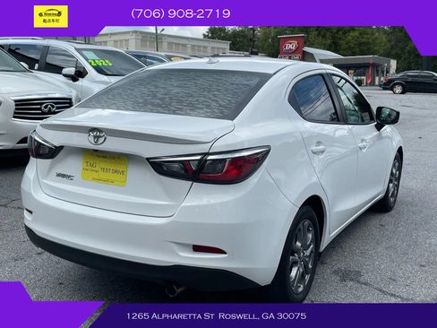 Used 2019 Toyota Yaris L image 8