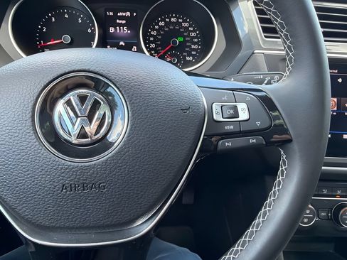 Used 2021 Volkswagen Tiguan SE w/ Panoramic Sunroof Package AWD/4WD image 13