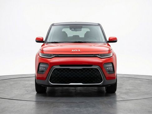 Used 2025 Kia Soul LX w/ LX Technology Package image 2