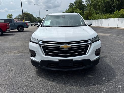 Used 2023 Chevrolet Traverse LT image 2
