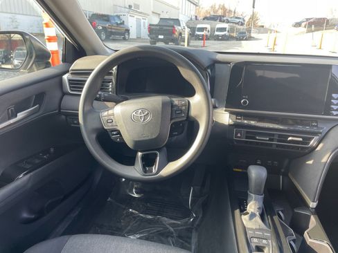 Used 2025 Toyota Camry LE image 33