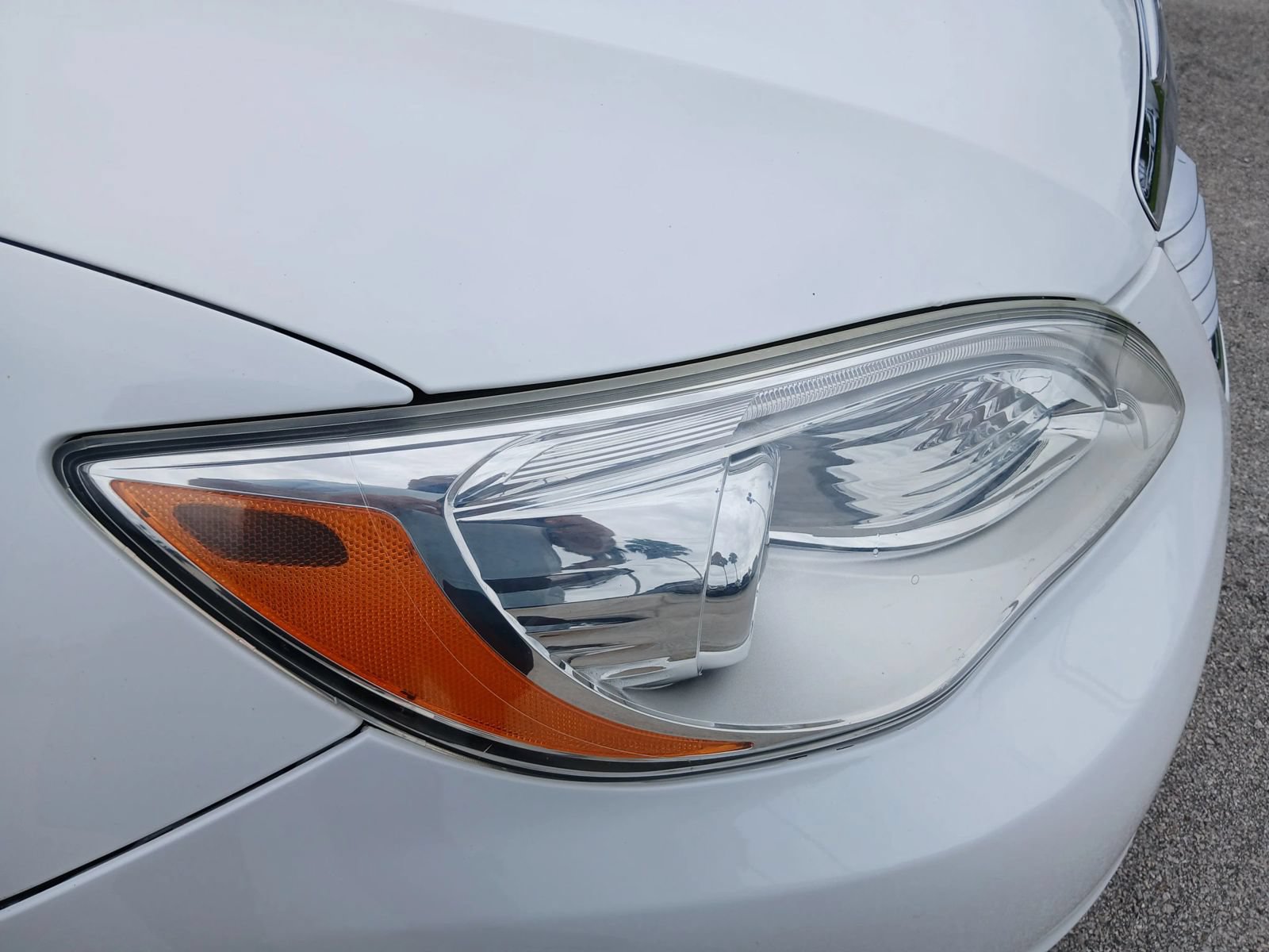 Used 2013 Chrysler 200 Touring FWD image 20