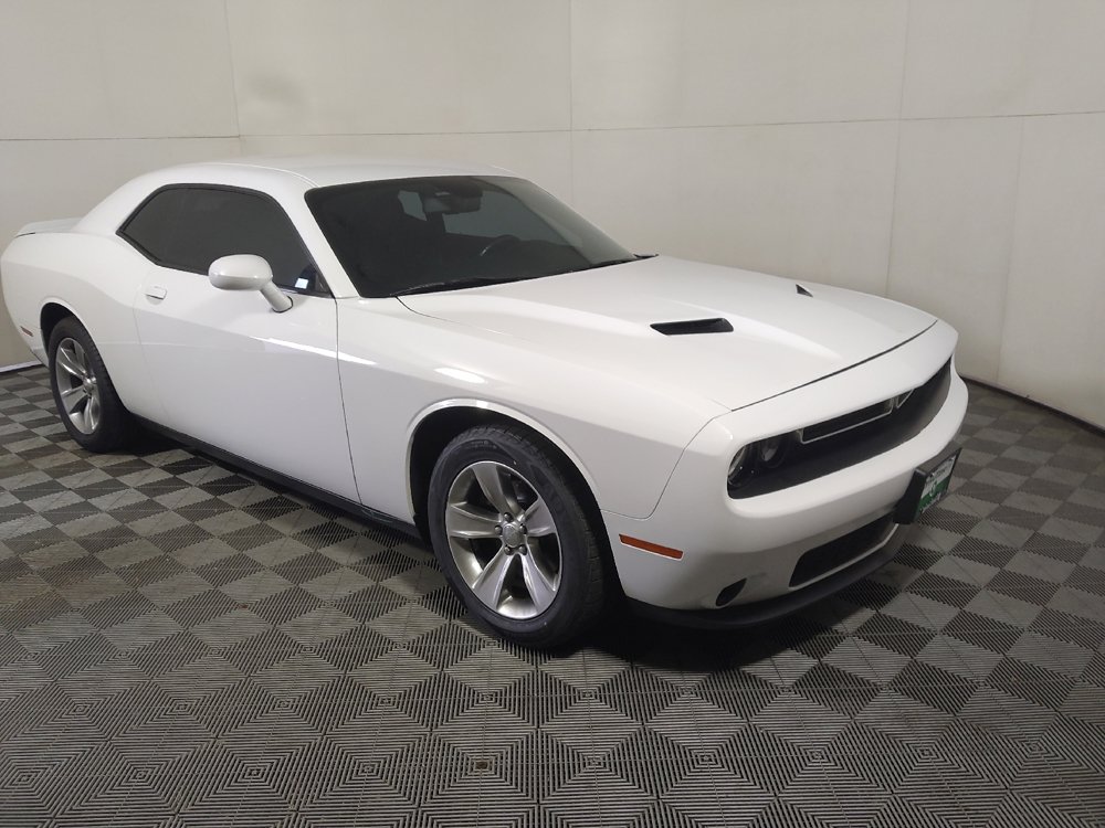 Used 2018 Dodge Challenger SXT RWD image 13