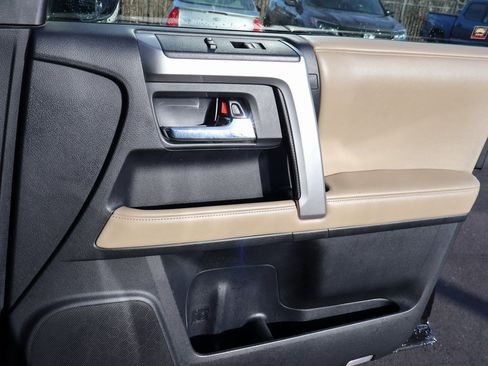 Used 2014 Toyota 4Runner SR5 image 11