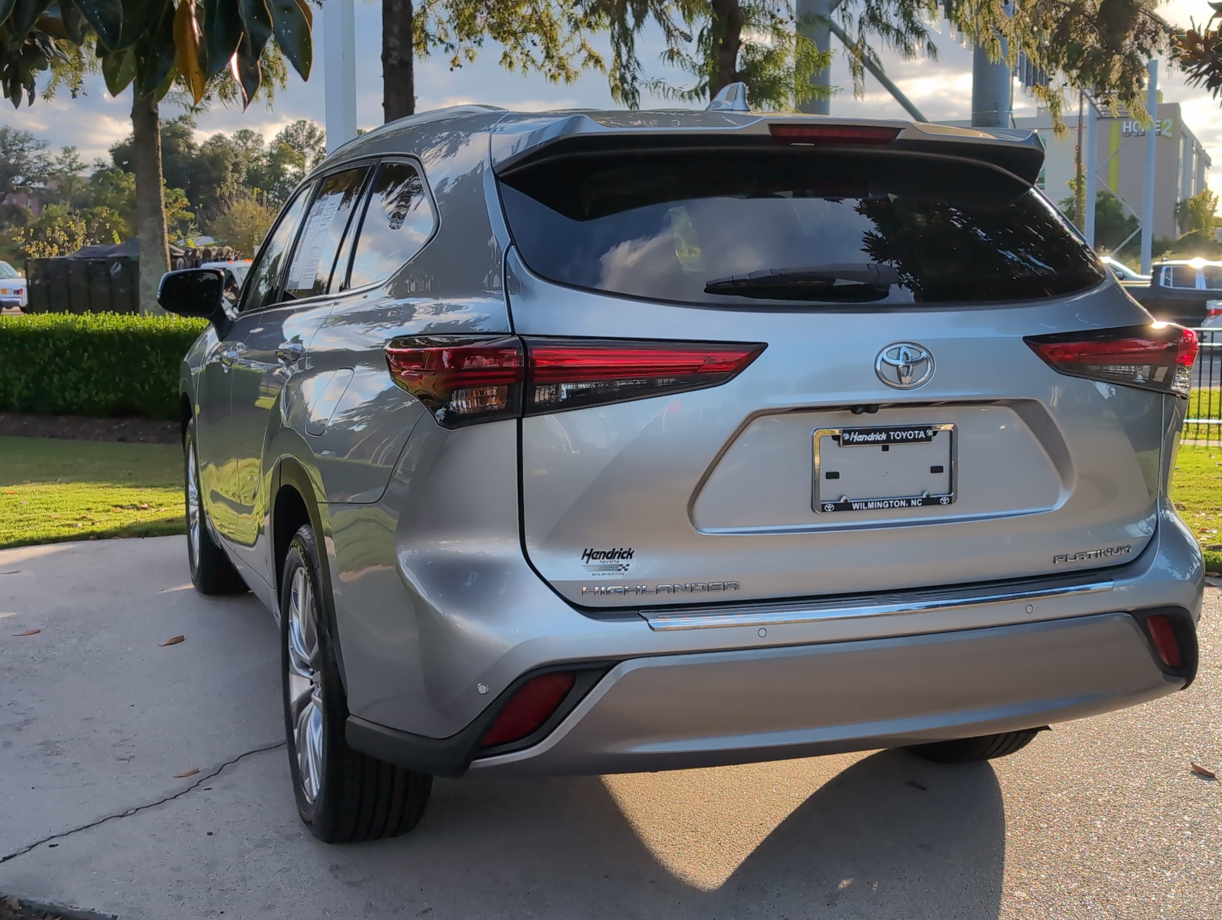 Used 2023 Toyota Highlander Platinum FWD image 8