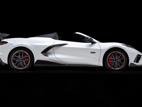 Used 2023 Chevrolet Corvette Stingray Premium Conv w/ Z51 Performance Package RWD image 11