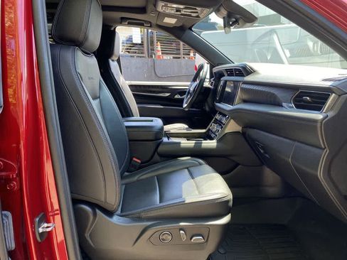 Used 2024 GMC Yukon XL Denali AWD/4WD image 18