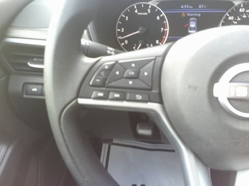Used 2025 Nissan Altima 2.5 SV FWD image 24