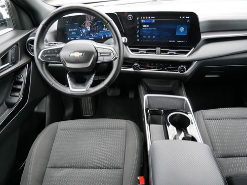 Used 2025 Chevrolet Equinox LT AWD/4WD image 19