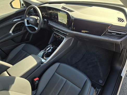 Certified 2025 Audi Q5 Premium w/ Convenience Package image 16