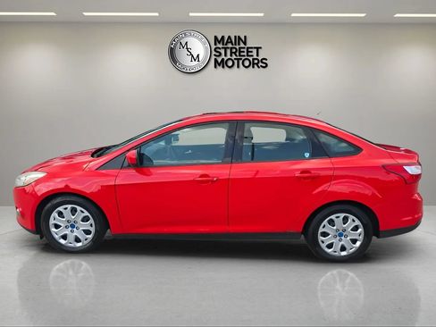 Used 2012 Ford Focus SE FWD image 2