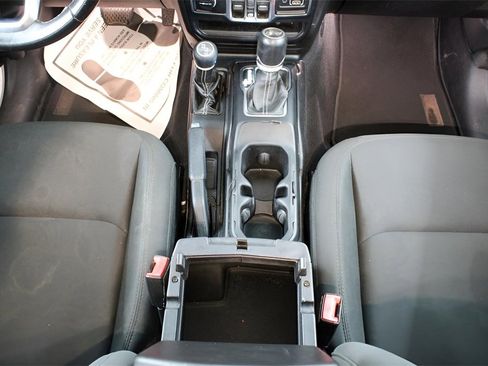 Used 2019 Jeep Wrangler Unlimited Sahara w/ Safety Group image 17