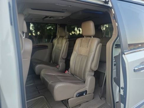 Used 2012 Chrysler Town & Country Limited w/ Luxury Group FWD image 29