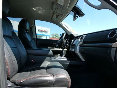Used 2019 Toyota Tundra SR5 w/ SR5 Upgrade Package AWD/4WD image 11